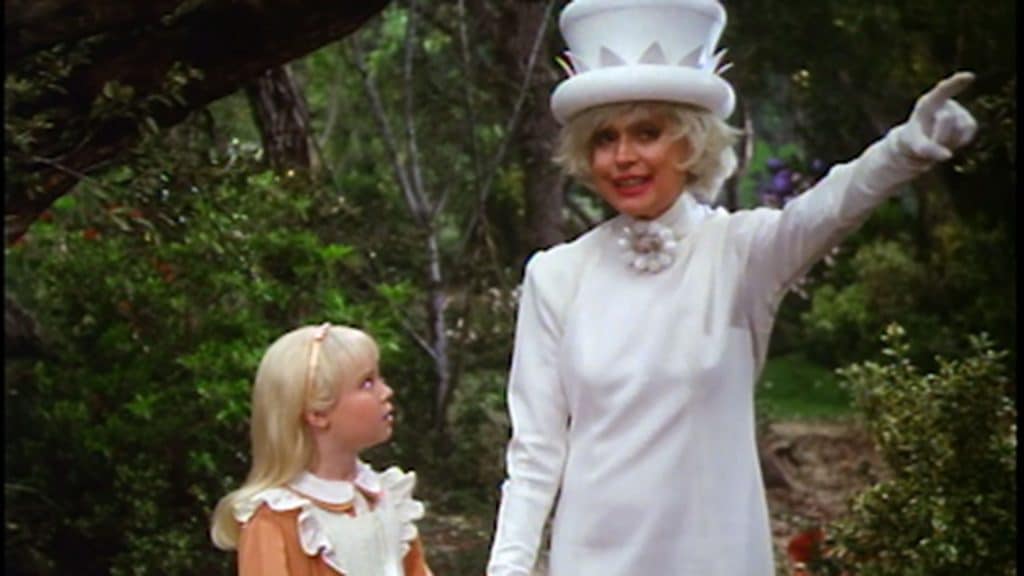 Carol Channing as the White Queen and Natalie Gregory as Alice in the 1985 CBS television film "Alice in Wonderland".