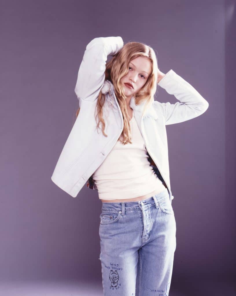 Publicity photograph of Julia Stiles, wearing a white jacket and jeans, for the 1998 thriller "Wicked".